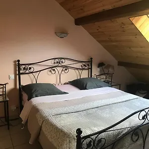 Bed & Breakfast Le Rocher Des Ducs, Vue Sur Montagne, Abris Voitures Et Motos, Le Glaizil